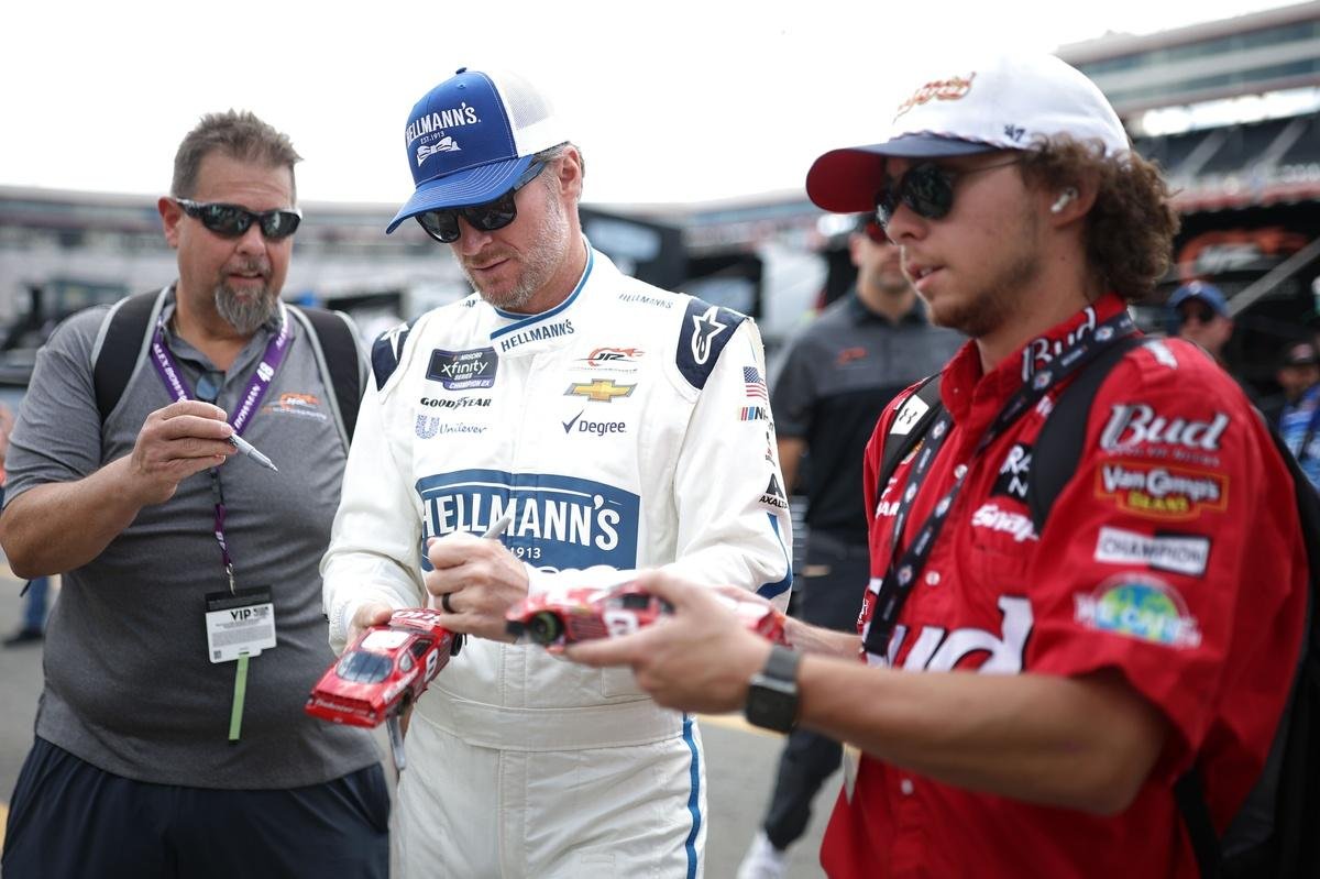 Dale Jr. explains why he doesn't use 'Earnhardt' in his signature
