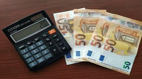 خبير "دويتشه بنك" يتساءل: هل تقف فرنسا على أعتاب أزمة سيادية أوروبية جديدة؟