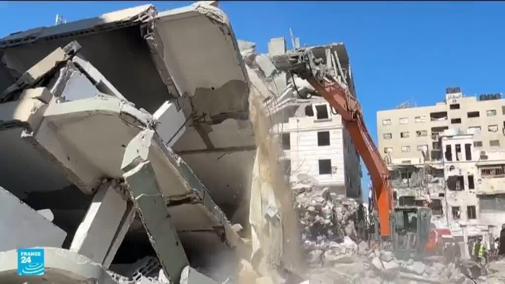 انهيار مبنى متضرر من القصف في غزة يوقع قتلى وجرحى بين النازحين