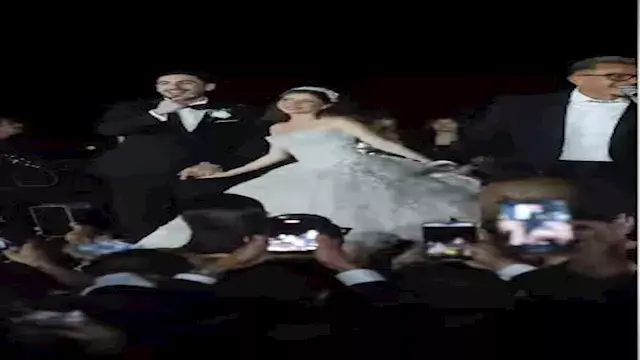 عمرو دياب وأحمد سعد يشعلان حفل زفاف ابنة باسل سماقية أمام الأهرامات