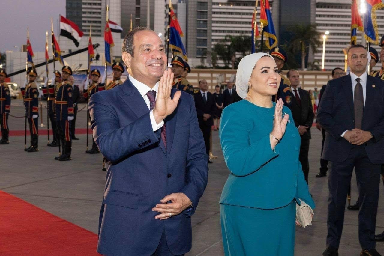 انتصار السيسي ترحب بالرئيس الص...