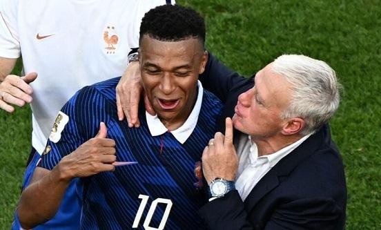مبابي يودع ديشامب برسالة مؤثرة...