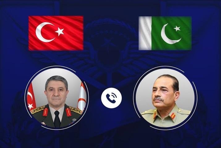 رئيس هيئة الأركان التركية وقائد الجيش الباكستاني يبحثان هاتفيا قضايا إقليمية