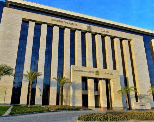 وزارة العمل تحذر من إعلانات ال...