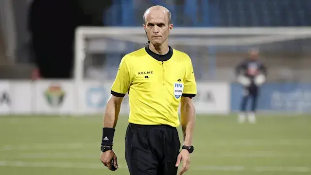 بينهم صافرة عربية.. فيفا يعلن...