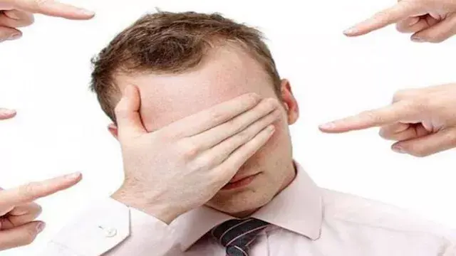 ما هو الرهاب الاجتماعي وكيف يم...