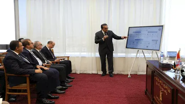 وزير الصحة يستعرض تفاصيل المنظ...