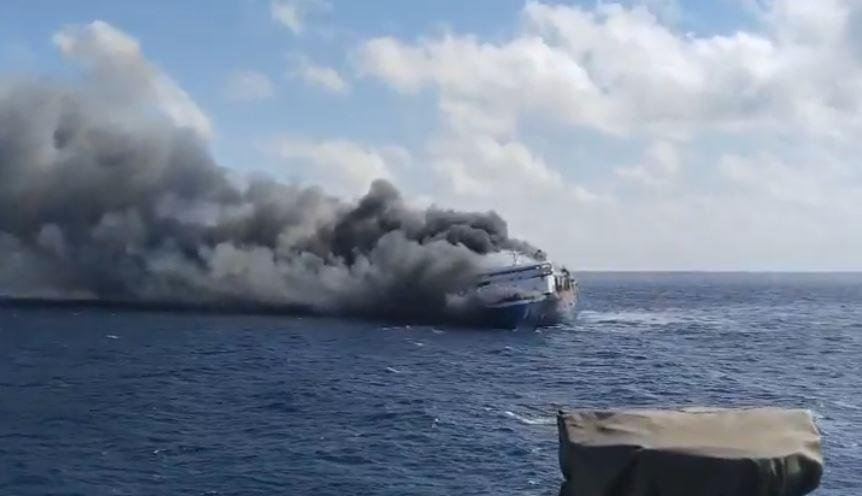 الحكومة الإندونيسية تنشر سفن د...