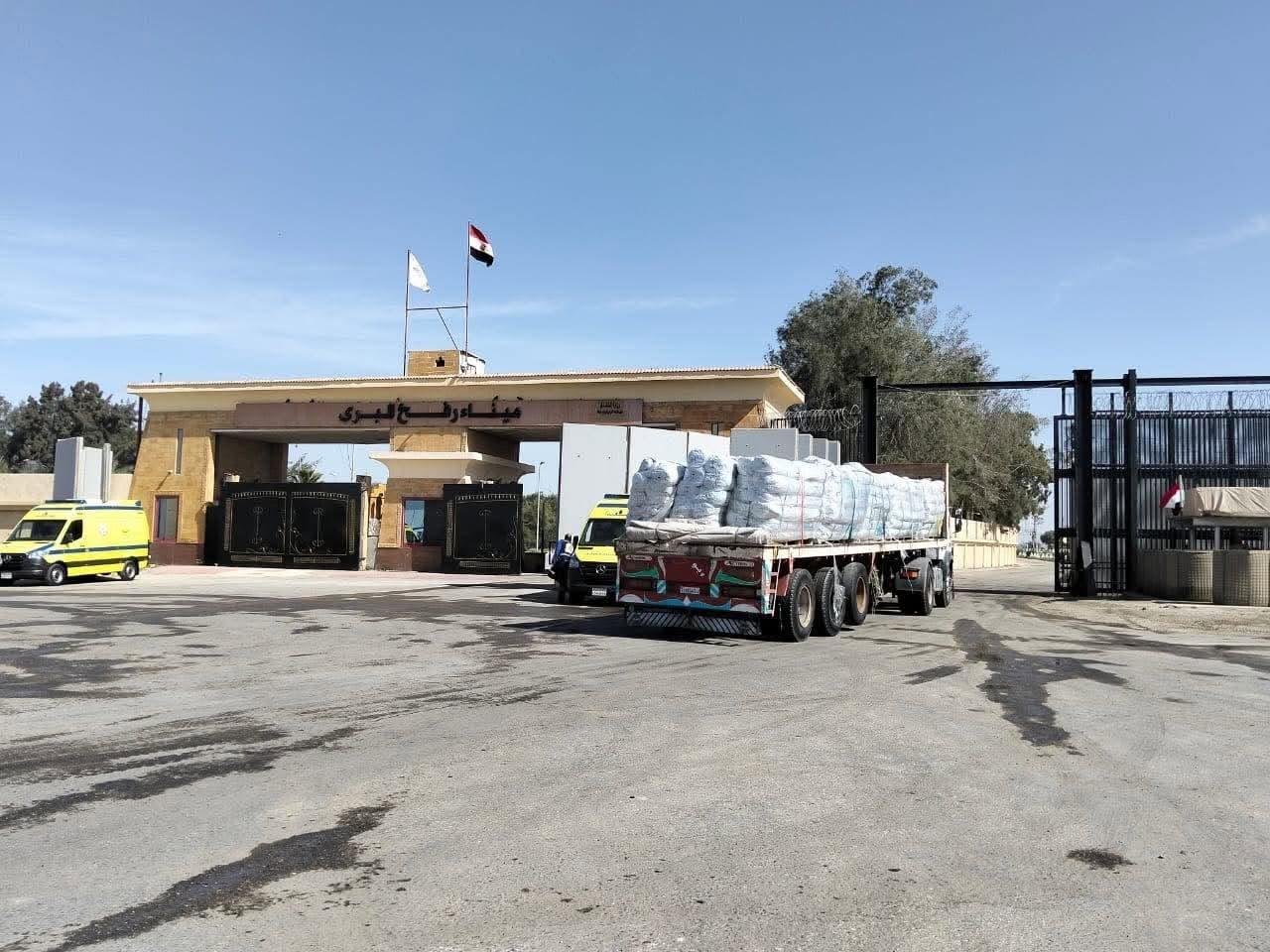 دخول أفواج شاحنات المساعدات ال...