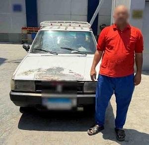 ضبط سائق سمح بالجلوس أعلى سيار...