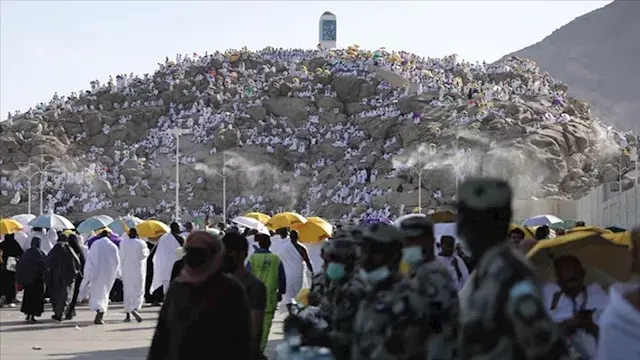بعثة وعاظ الأزهر تبدأ توعية ال...