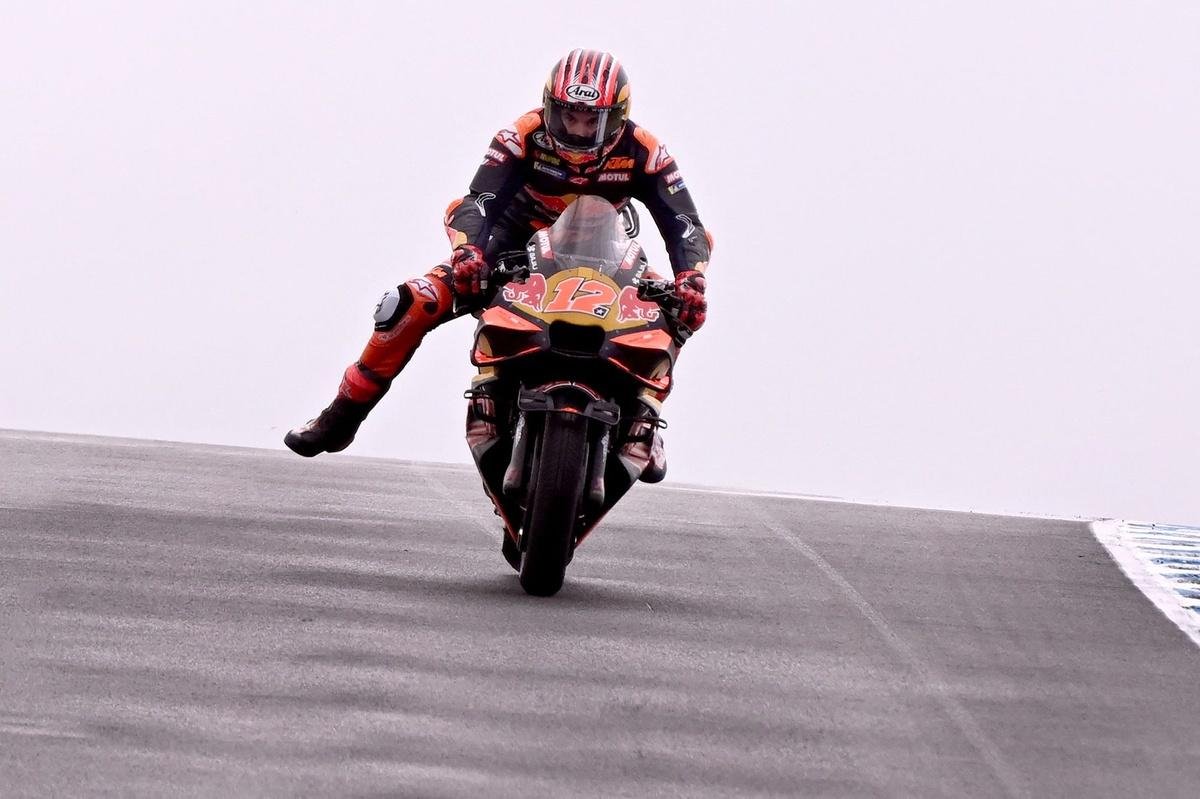 Maverick Vinales: “If I stay at home, I don’t get paid”