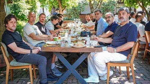 بحضور صلاح.. طرابزون يجتمع على...
