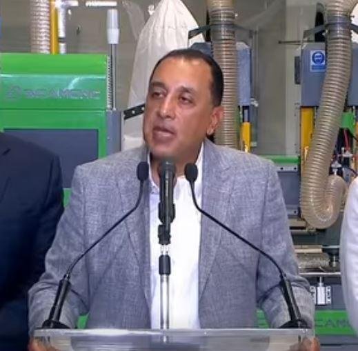 رئيس الحكومة: تصنيع كرسي عيادا...