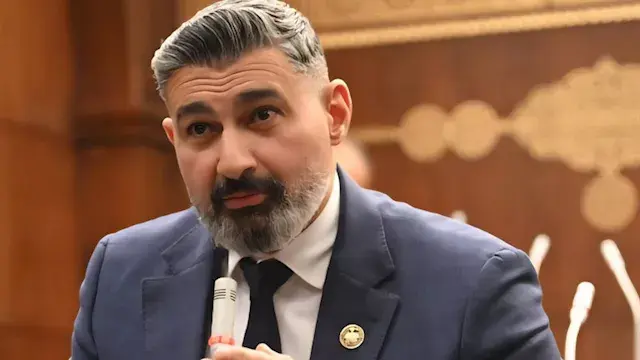 طلب إحاطة بشأن تعطيل عرض مسرحي...