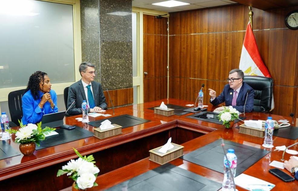 وزير التخطيط يبحث مع البنك الد...