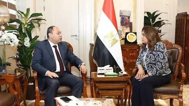 منال عوض تتابع مشروعات الصعيد.. مجمع صناعات ومصنع لتجفيف البصل والثوم