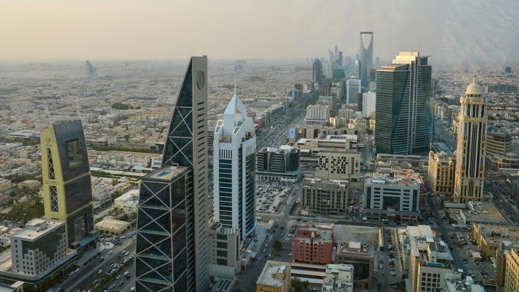 هجمات الحوثيين تربك فعاليات مقررة بالسعودية والتصعيد يفاقم الأزمة الإنسانية في اليمن