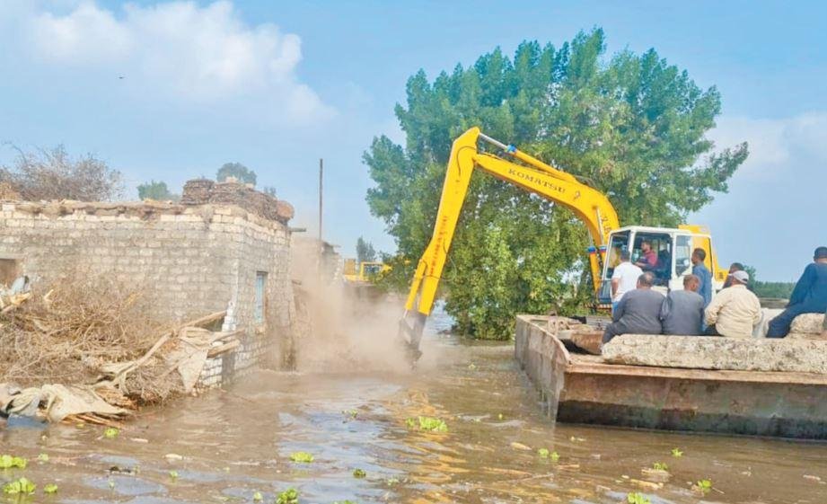 إدارة المياه بالهاتف.. تطبيقات «الرى» تتابع الترع والمحطات والتعديات
