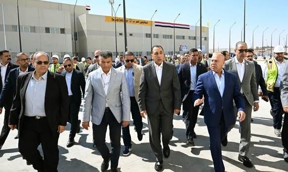 رئيس الوزراء يتفقد عددا من مشر...