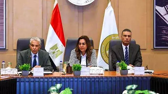 وزيرة التنمية المحلية والبيئة...
