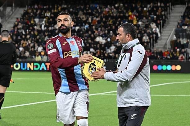 قميص محمد صلاح يثير ضجة في فنل...