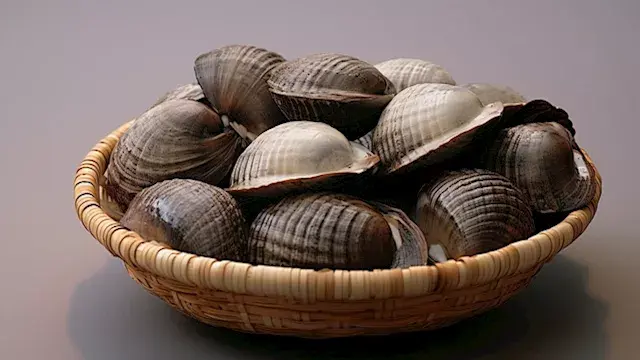 بينها الأخطبوط.. أطعمة تؤكل حي...