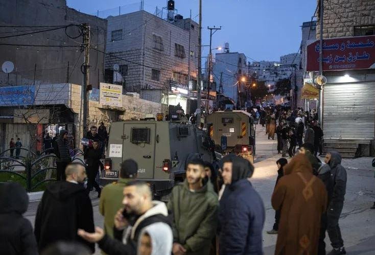 إصابة 3 فلسطينيين باعتداءات مس...