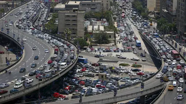 كثافات مرورية متوسطة بمحاور القاهرة والجيزة في ساعات الصباح