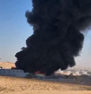 الأردن.. جهود لإخماد حريق في مصنع دهانات بالزرقاء