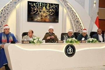 وزير الأوقاف يتفقد سير أعمال ا...
