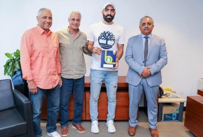 بتروجت يتعاقد مع أسطورة الطائر...
