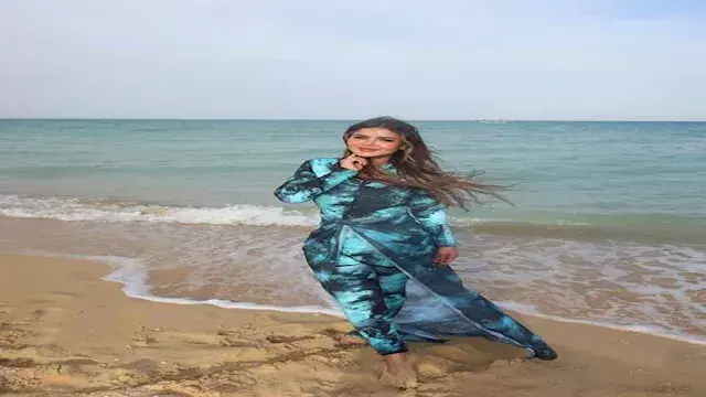 "على شاطئ البحر".. 13 صورة لزو...
