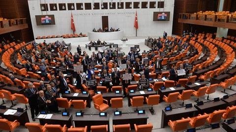 البرلمان التركي يناقش مشروع قا...