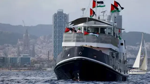 البحرية الإسرائيلية تستولي على...