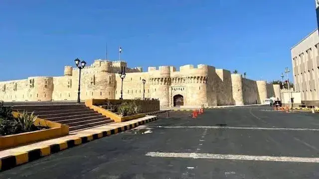 من بحري لبرج العرب.. عروس المتوسط تتجمل في استقبال السيسي وماكرون - صور