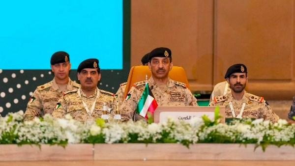رئيس أركان الجيش الكويتي يؤكد أهمية الممرات المائية والمحافظة على سلامة الملاحة الدولية