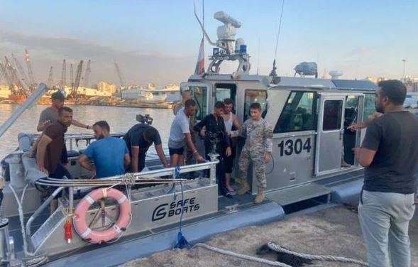 الجيش اللبناني ينقذ 22 شخصا أث...