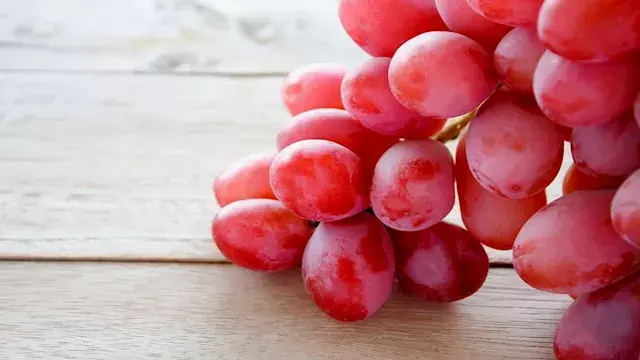 ما سر تميز العنب الأحمر مقارنة...