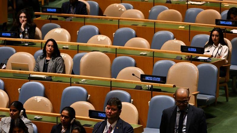 مندوب أمريكي يغادر قاعة الجمعية العامة للأمم المتحدة أثناء كلمة رئيس إيران