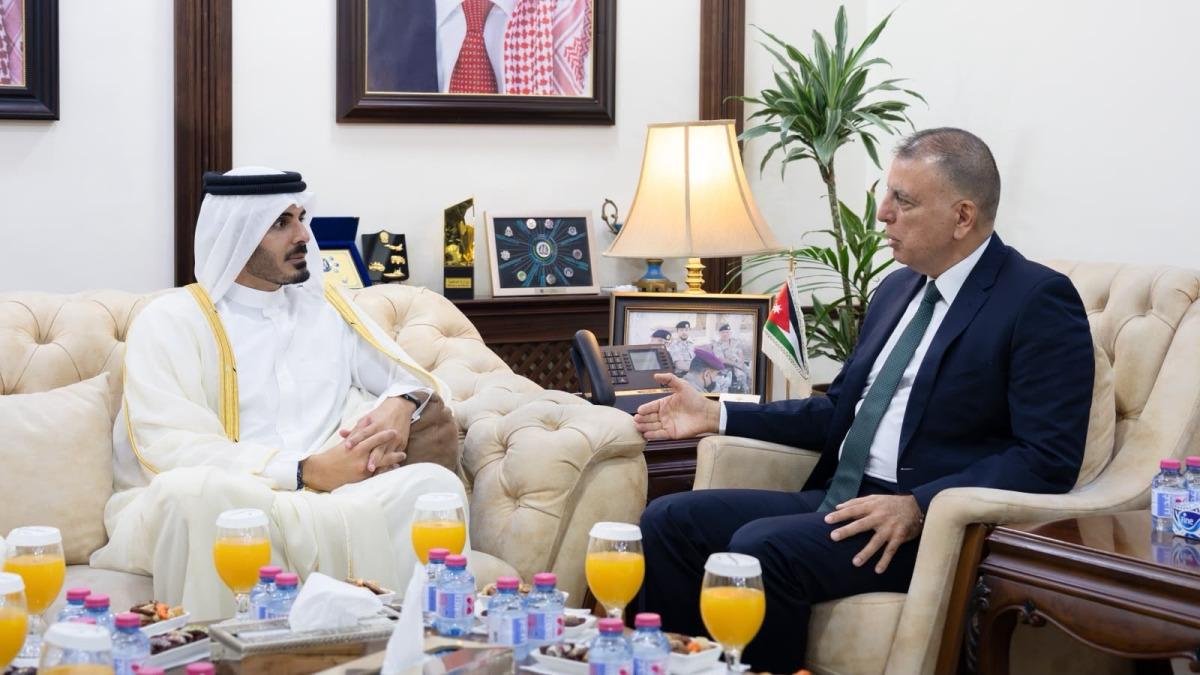 وزير الداخلية يجتمع مع نظيره الأردني