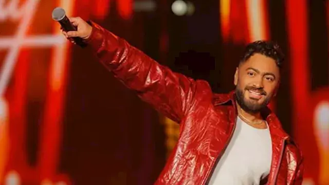 100 مليون شكرا.. تامر حسني يحت...