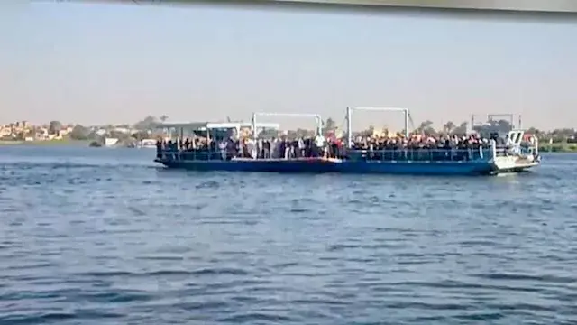 تعويم معدية أشمنت بعد شحوطها ف...