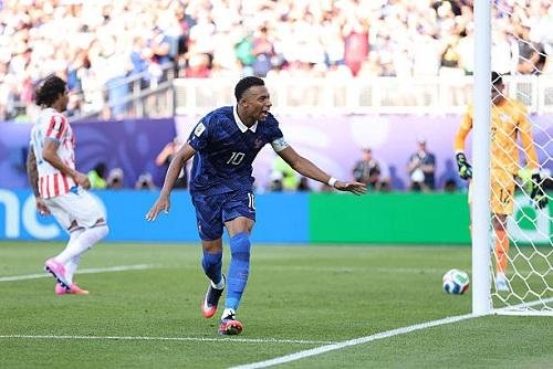 مبابي يواصل تحقيق الأرقام المم...