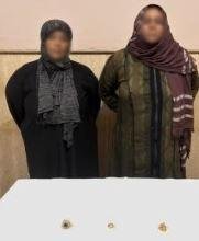 ضبط سيدة وابنتها بتهمة سرقة مش...
