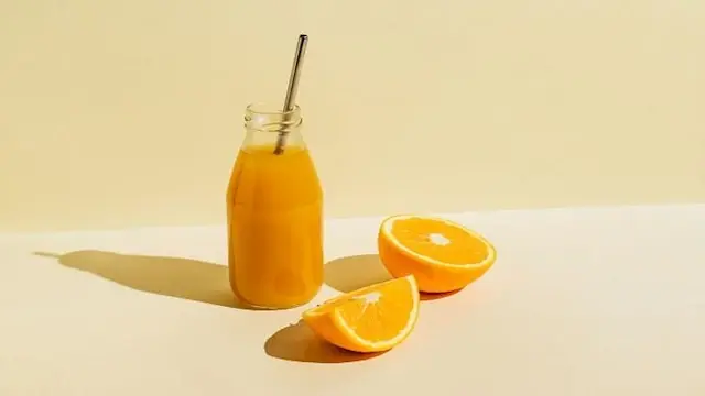 ماذا يحدث لجسمك عند شرب عصير ا...