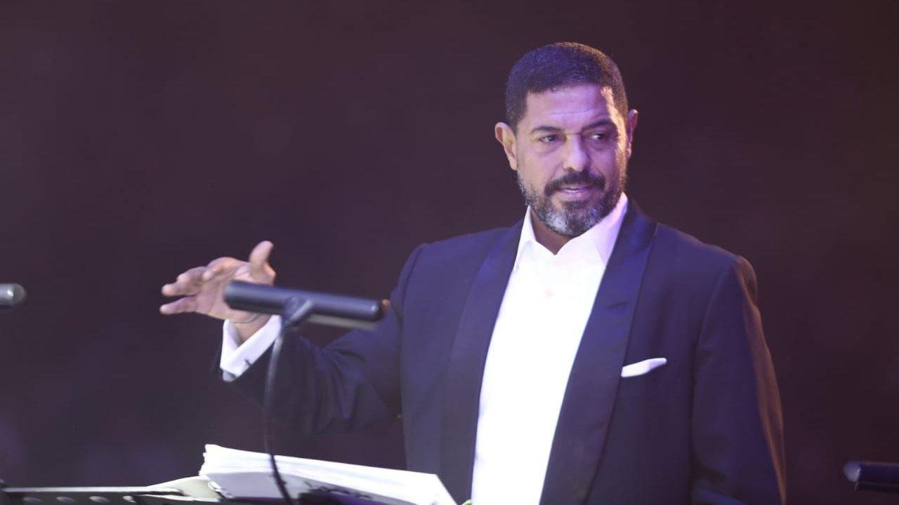 لميس الحديدي تفاجئ هاني فرحات بعرض تسجيل صوتي لوالده
