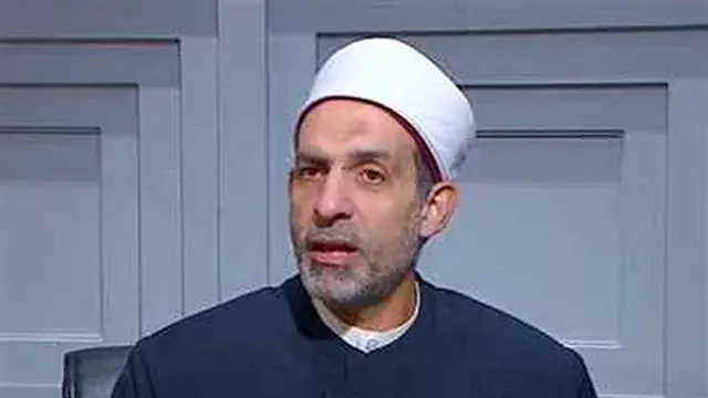 أمين الفتوى يوضح حكم الاستناد عند النهوض من السجود..ومتى يكون جائزًا؟