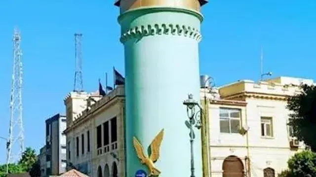 بعد اتهامه بقتل والده وطعن وال...