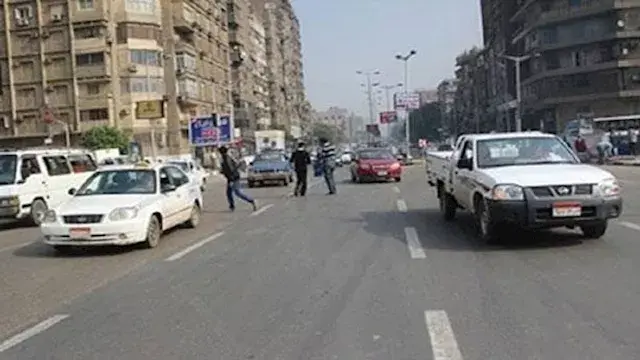النشرة المرورية.. سيولة في حركة السيارات بمحاور القاهرة والجيزة
